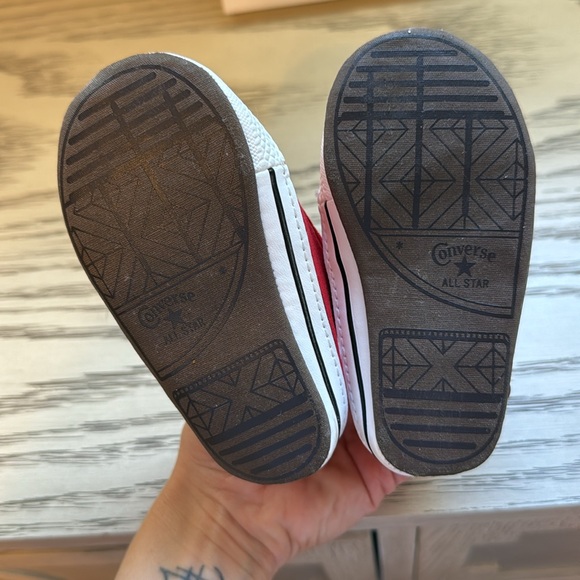Converse Iconic Chuck Taylor All Star unisex infant shoe size 4 - Picture 3 of 6